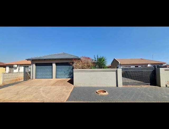 3 BEDROOM HOUSE FOR SALE IN THE ORCHARDS
